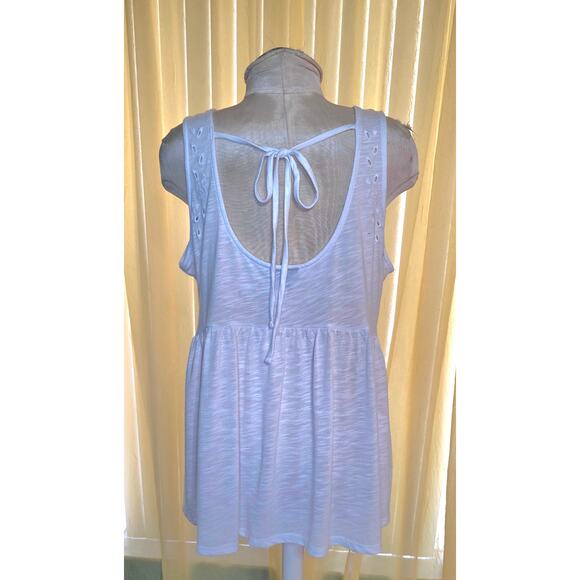 TORRID WHITE SLEEVELESS EYELET TOP SHIRT WOMENS PLUS SIZE 1 - Picture 2 of 5